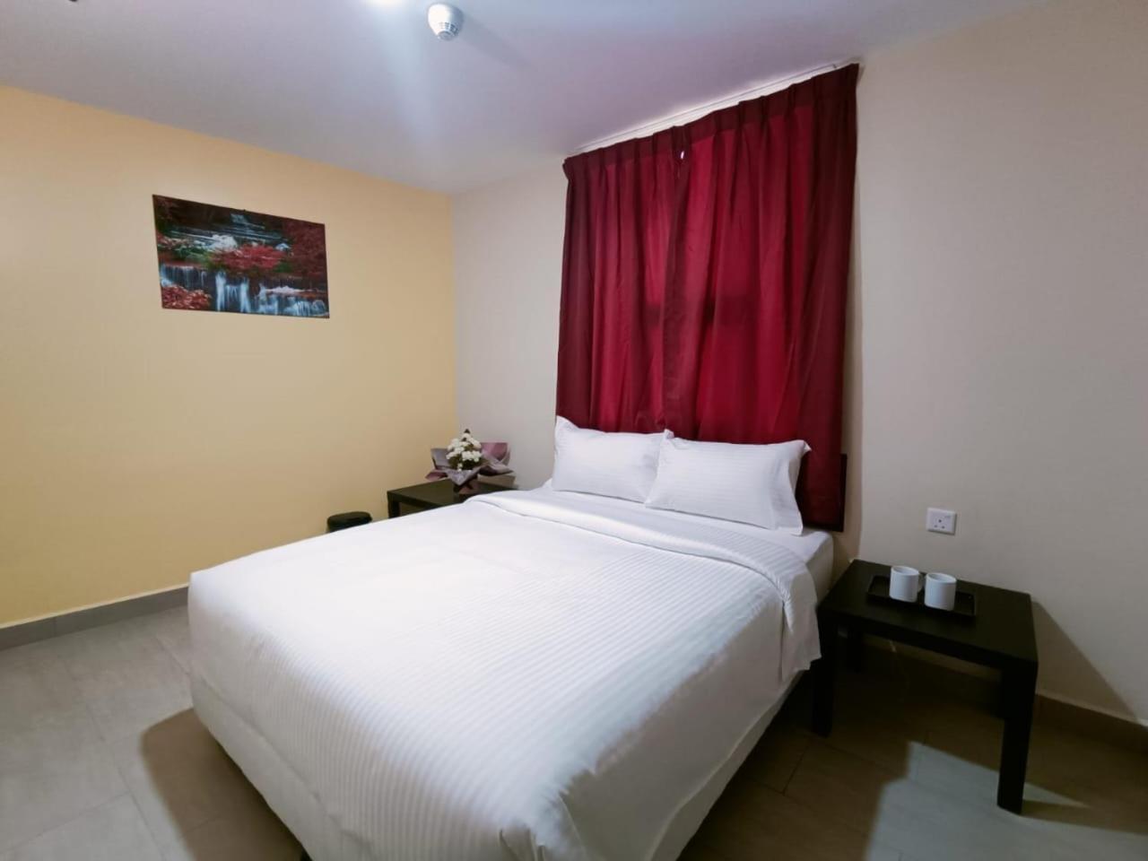 Capital O 90897 Island City Hotel George Town Exterior foto