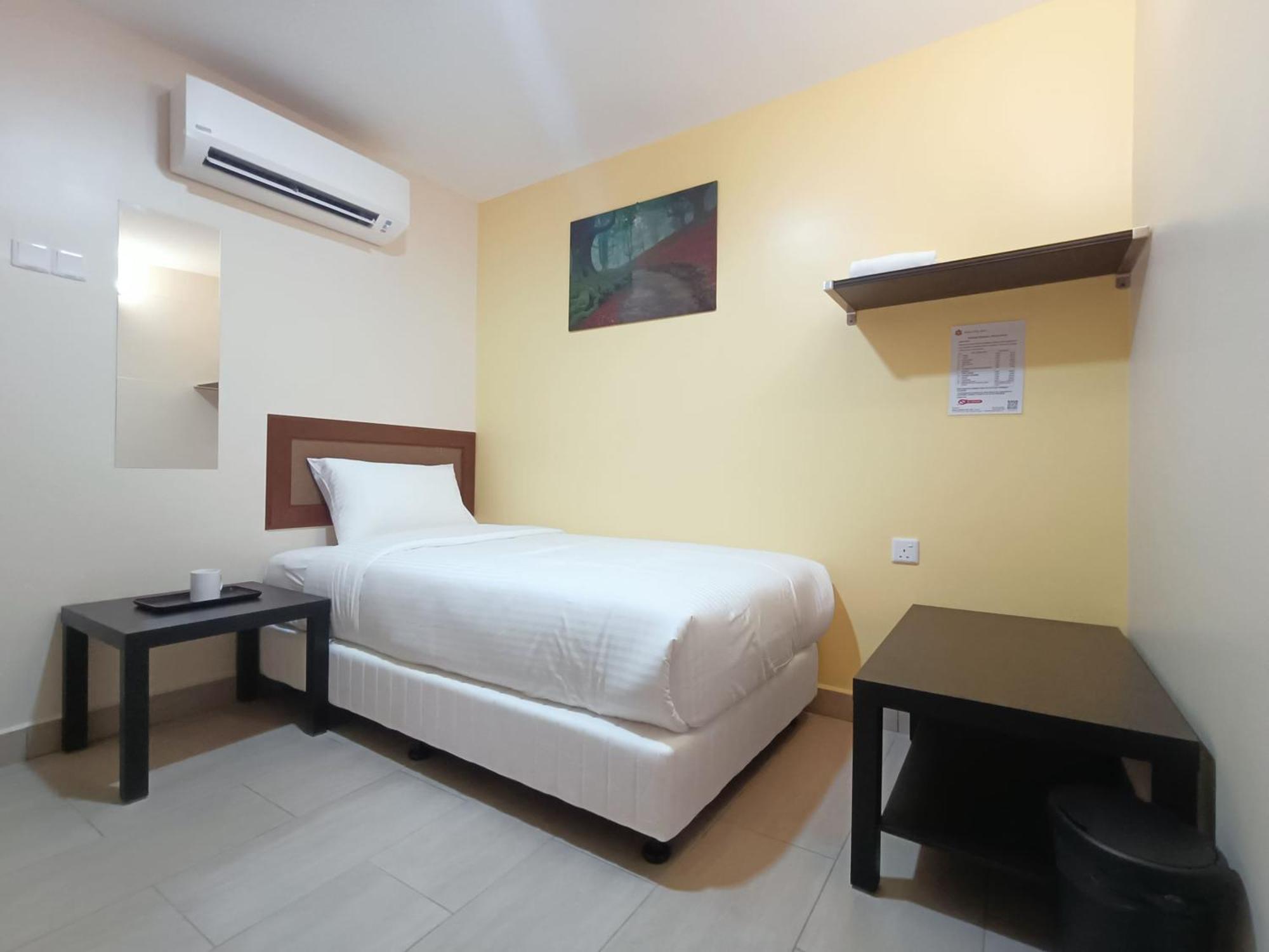 Capital O 90897 Island City Hotel George Town Exterior foto
