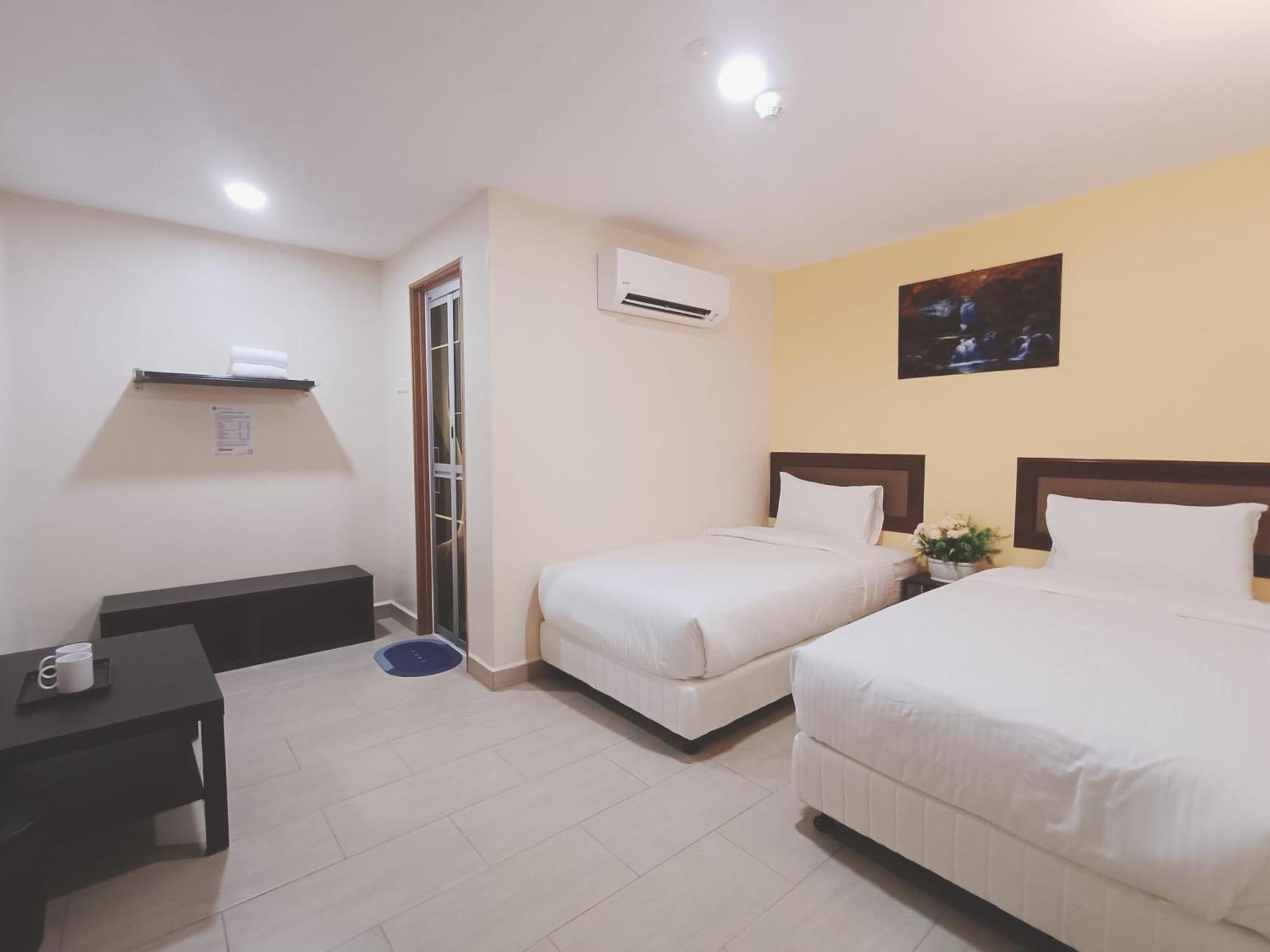 Capital O 90897 Island City Hotel George Town Exterior foto